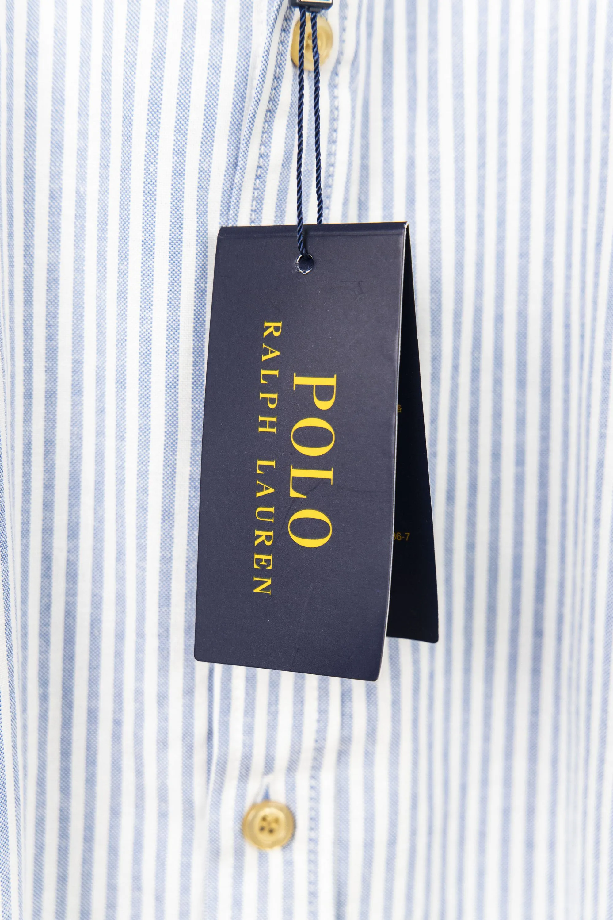 🅿️230 New: Style number: B114 Ralph Lauren/Ralph Lauren classic colorful small label striped casual shirt 1️⃣ Made of high-quality classic striped fabric, the upper body is soft and comfortable, extremely delicate, has a solid, smooth and soft feel. The fabric does not wrinkle, and the feel is invincible. The details are handled perfectly! 2️⃣Adopting the washing process, the workmanship details are perfectly controlled. They are all hemmed with vest technology, and the inside of the sleeves are also different. Different from the four-needle and five-thread workmanship, the collar is also designed with interlining, which shows high-end fashion and individuality. The style is fashionable, simple and elegant! 3️⃣It is very youthful and energetic, and can be easily worn by both men and women. It is very in line with the fashion aesthetic concepts of today's young people! Color: Striped Blue Sizes: S, M, L, XL